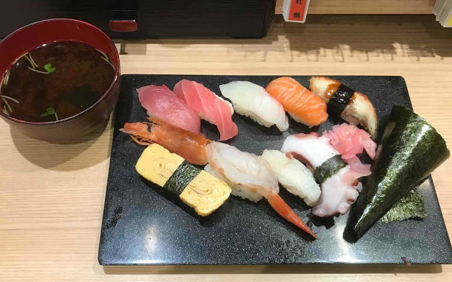 牡蠣とワイン 立喰い すしまる 寿司ランチ（握り）